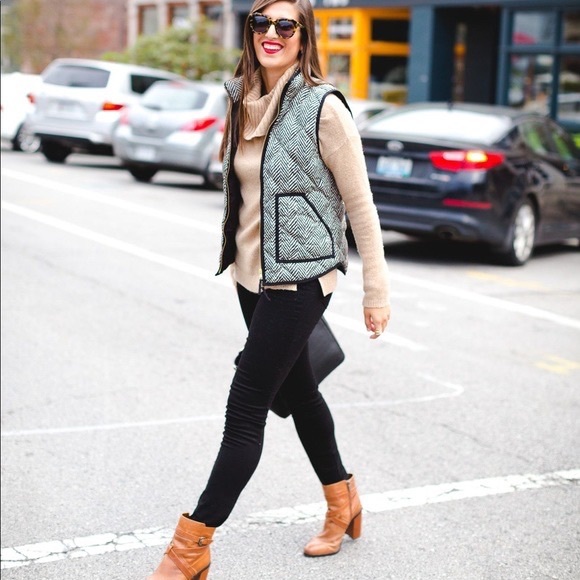 J. Crew Cream Black Herringbone Down Puffy‎ Quilted Vest - Picture 5 of 10